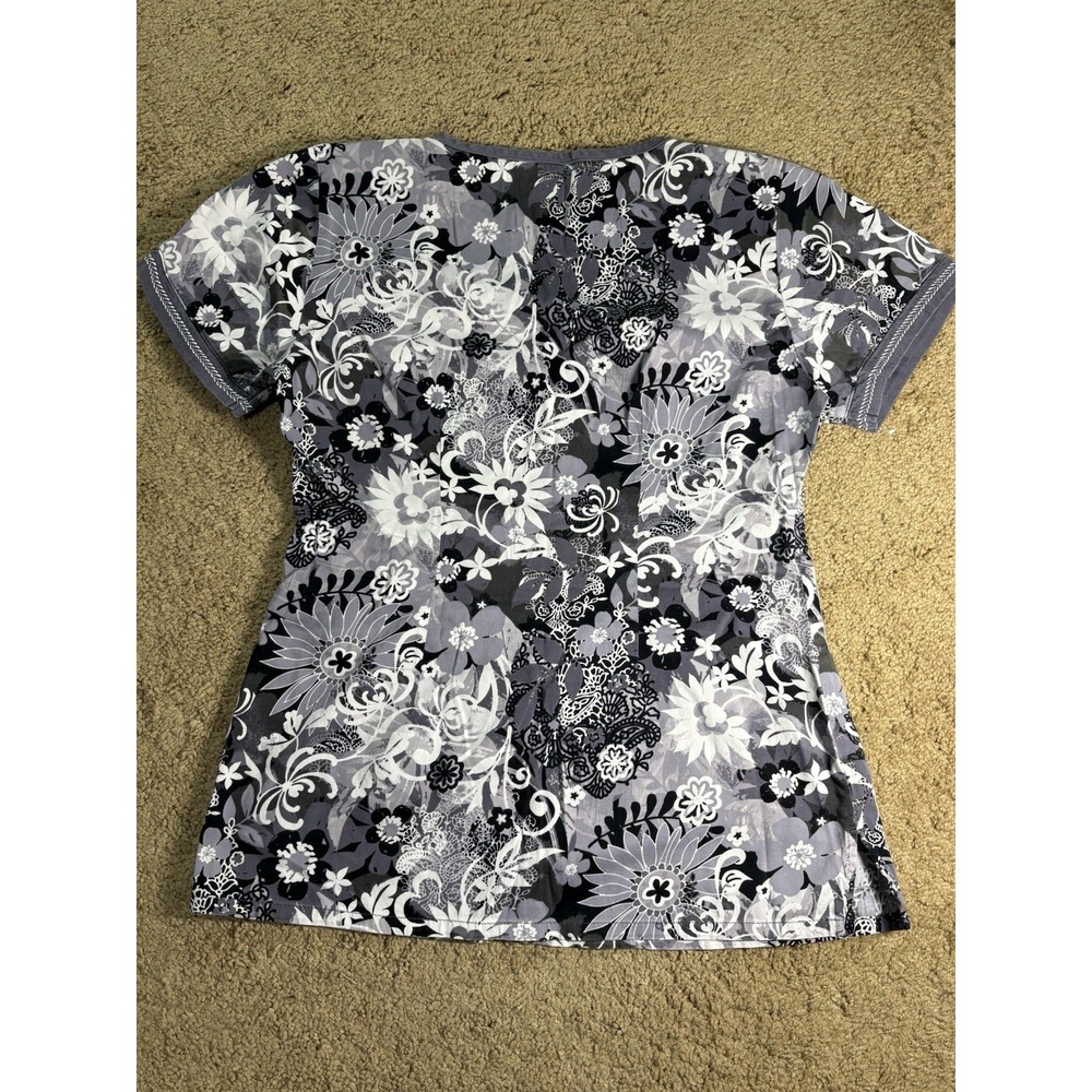 Med Couture Scrub Top Women Xsmall Floral Black and White‎ Short Sleeve V-Neck - Picture 6 of 6